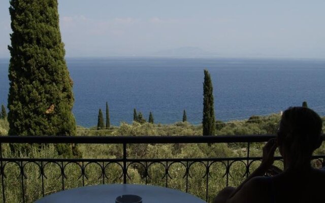Spiros Apartments