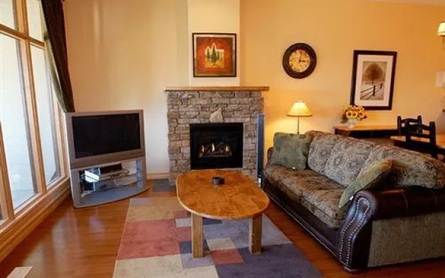Sullivan Stone Lodge