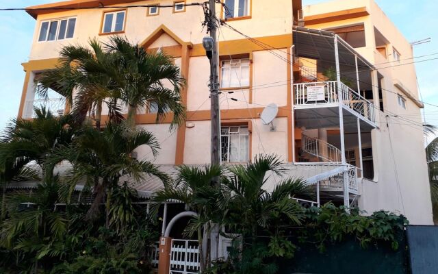 Apartment with One Bedroom in Grand Baie, with Wonderful City View And Wifi - 300 M From the Beach