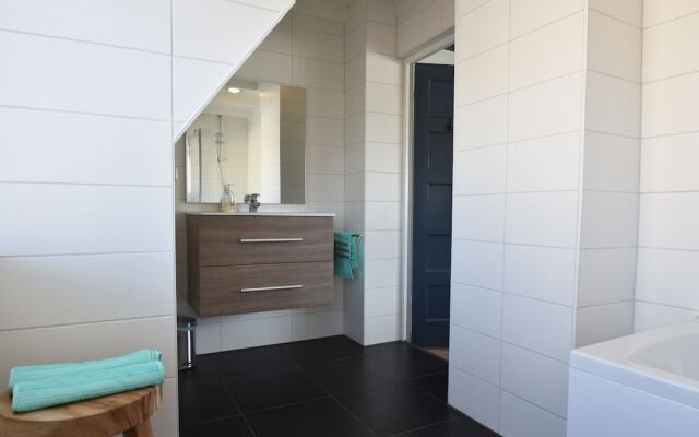 Elegant Studio Near Beach