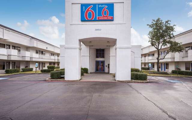 Motel 6 Dallas - Irving DFW Airport East