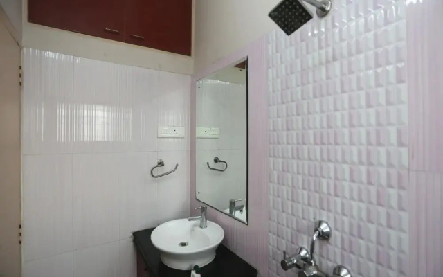 B S Guest House by OYO Rooms