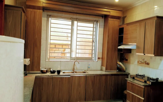 HOTEL DE SILVER BOTIQUE KiGALi