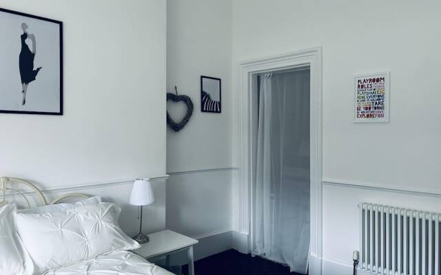 Beautiful one bed Apartment in Glasgow West End