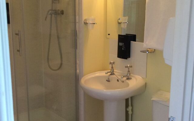 The Dark Barn Lodge - Guest House