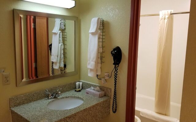 Red River Inn and Suites Fargo