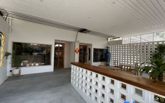 Zhennan Teabar Hotel