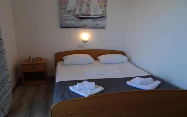 Apartments Mara - 70m from the sea