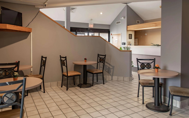 Magnuson Hotel Lincoln Airport
