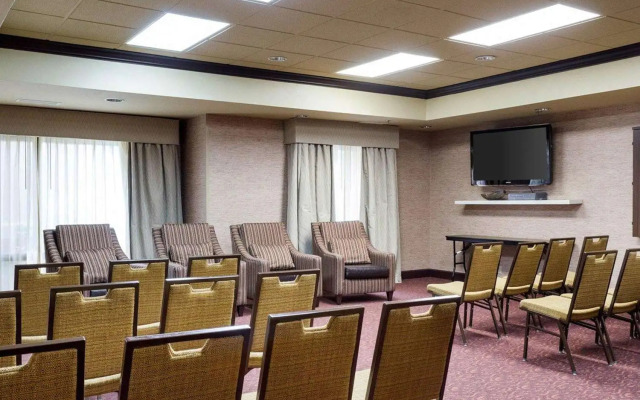 Russell Inn & Suites