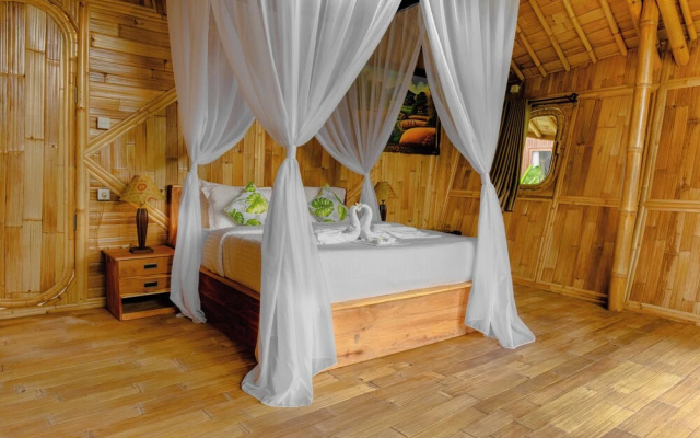 Aura Cendana Hill Sidemen by AGATA – Guest Rooms – Selat