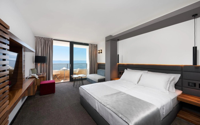 Hotel Ani