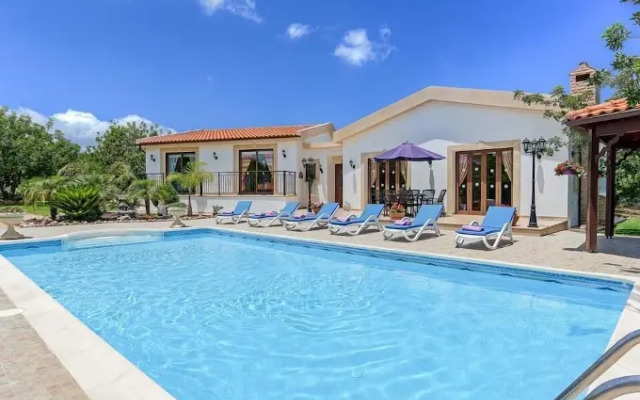 Villa Chariklia