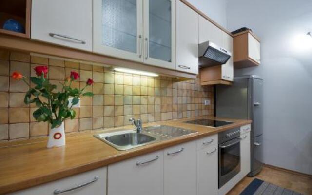 Tour As Central Apartments Nika