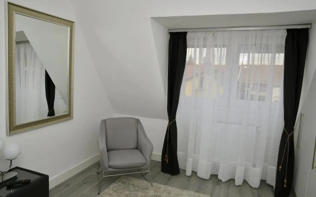 Bence Castle House