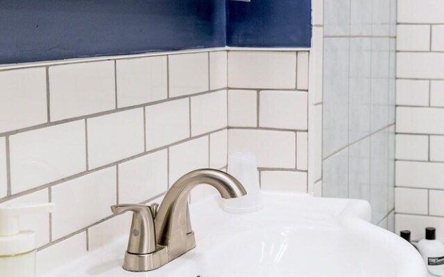 Bright and Modern 2BR Apartment With Netflix