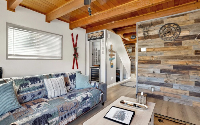 JAY Bird Landing Escape #2308