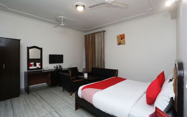 OYO 22270 Sky Inn