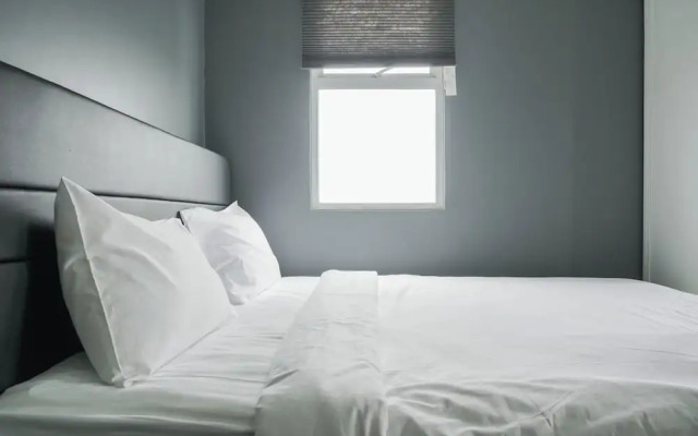 Nice And Warm Studio At Belmont Residence Puri Apartment