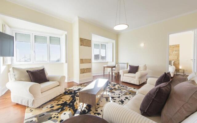 Spacious 4bdr River View