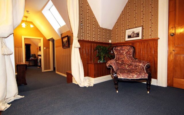 Hulmes Court Bed & Breakfast