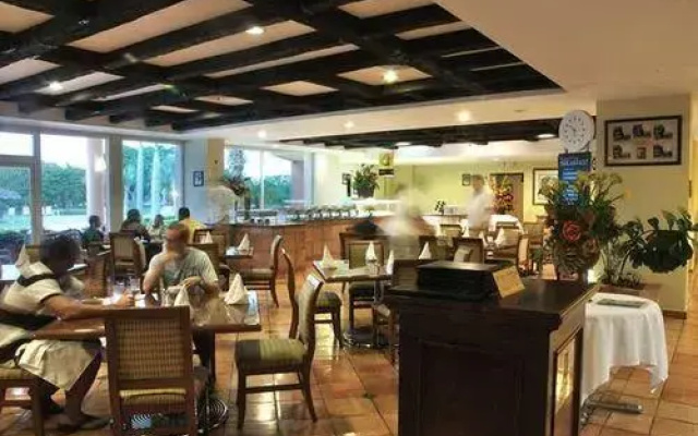 Embassy Suites by Hilton Los Marlins - Hotel & Golf Resort - фото 4
