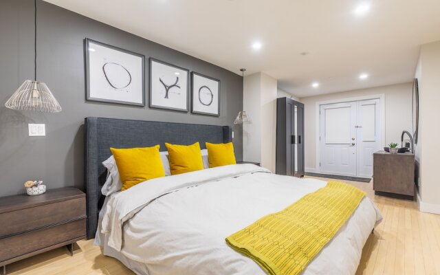 Gorgeous 1BR Apartment in Queen West