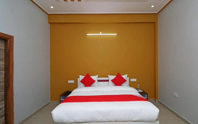 OYO 28244 Hotel The Green Town