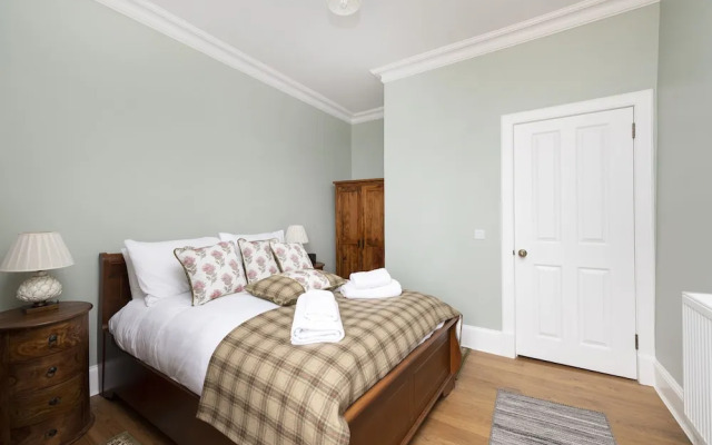 JOIVY Charming 2-Bed Flat Near Edinburgh Castle