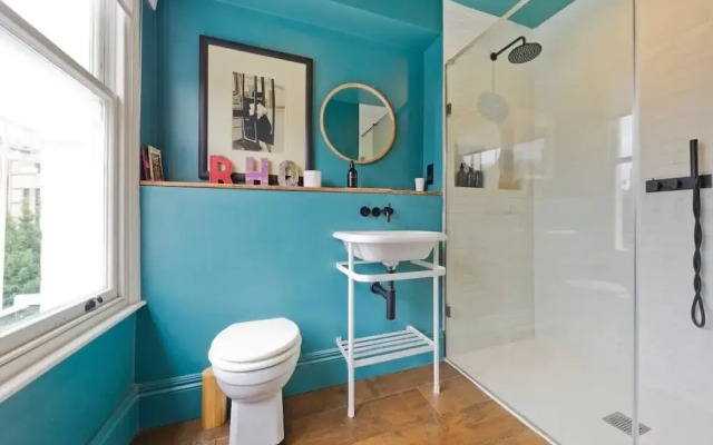 Gorgeous & Grand 5 Bed House, Holland Park