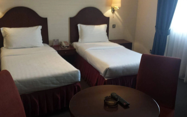 Manhattan Avenue Hotel