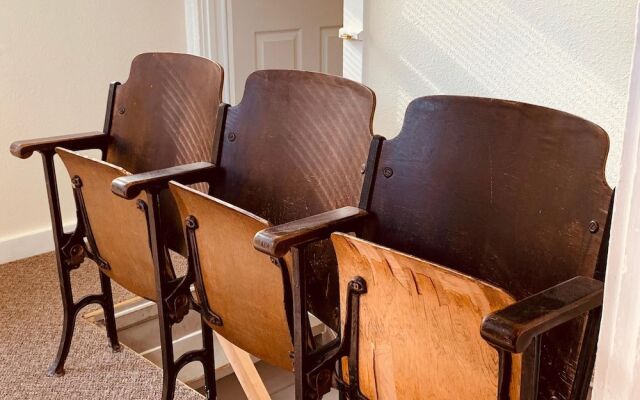 Cozy Bungalow in Downtown Loveland w/Free Bikes!