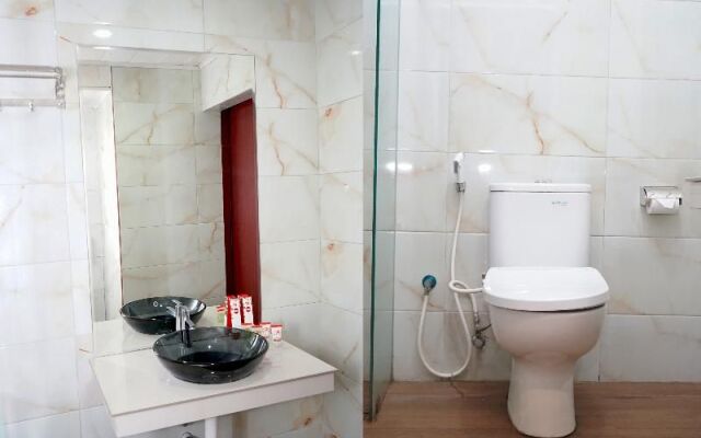 OYO 633 Ren'z Hotel