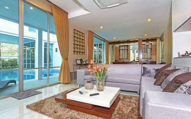 Jomtien Waree 8 - 6 Bedroom Pool Villa