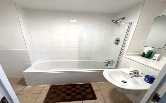 Urban Oasis 2-bed En-suite Apt in Birmingham