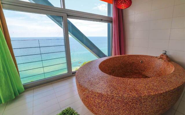 Haslla Art World Museum Hotel