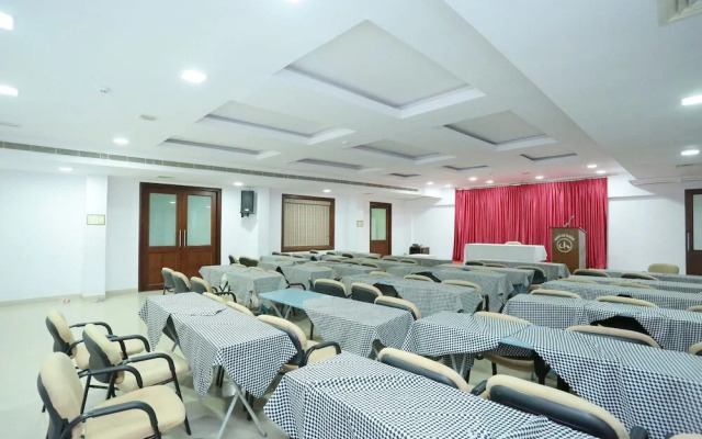 Central Hotel by OYO Rooms