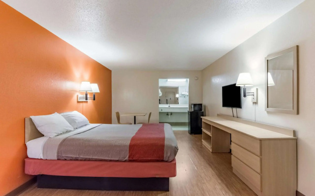 Motel 6 Raleigh, NC - Cary