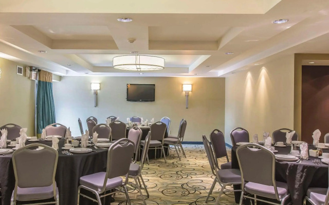 Quattro Hotel & Conference Centre, Ascend Hotel Collection