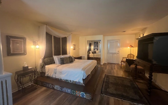 Historic Michabelle Inn