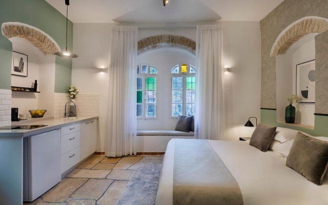 Villa Albi - Machne Yehuda Hotel