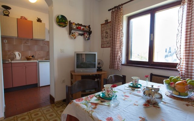 Spacious Apartment With Terrace,450 M Distant From The Beach