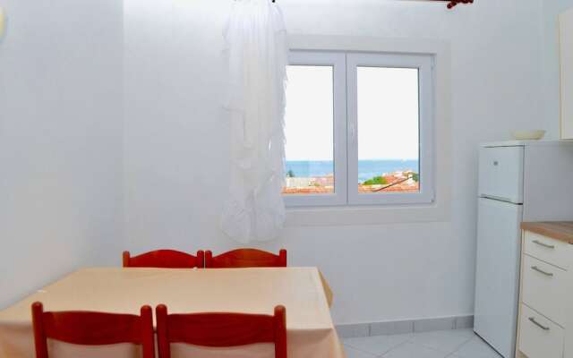 Room in Apartment - Charming Apartment Venilia Blue, Sleeps 4