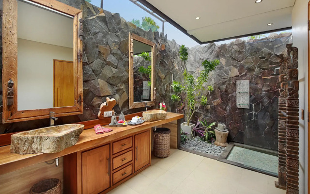 XXL Seminyak Sunset Boutique Villa