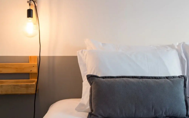 JOIVY Chic 1-bed flat, moments to Rato subway