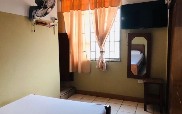 LEO DO-DO Hostal Piura