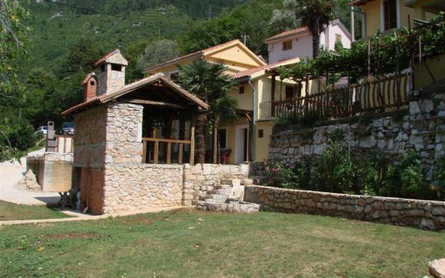 Apartments Vinetilia