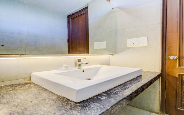 OYO 9553 Hotel Kings Plaza