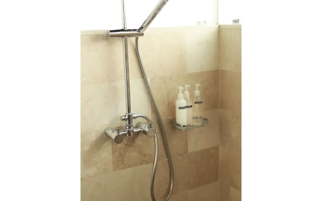 Wave House - Surf Camp