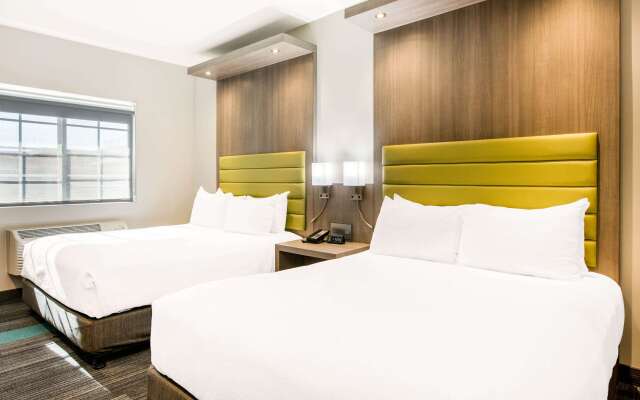 Rodeway Inn near Melrose Ave